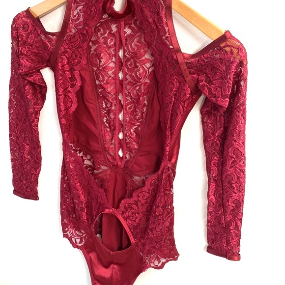 (A9) NEW Frederick’s of Hollywood lace bodysuit in burgundy, Size Small, NWOT - Picture 8 of 9